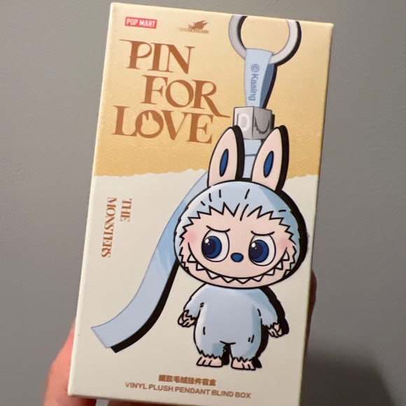 Pin For Love G Letter keychain Plush Labubu Popmart V4 - Picture 2 of 2